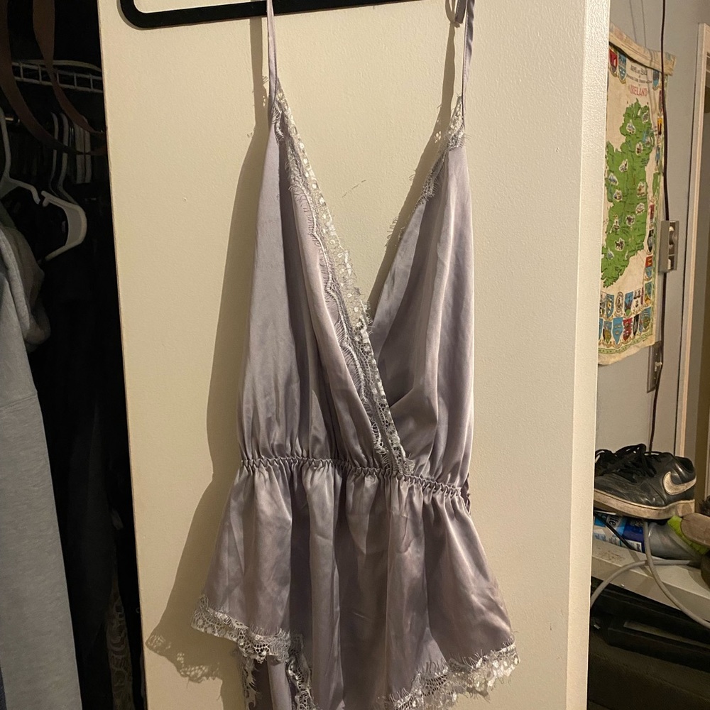 Adore me lace  size large body suit V neck grey